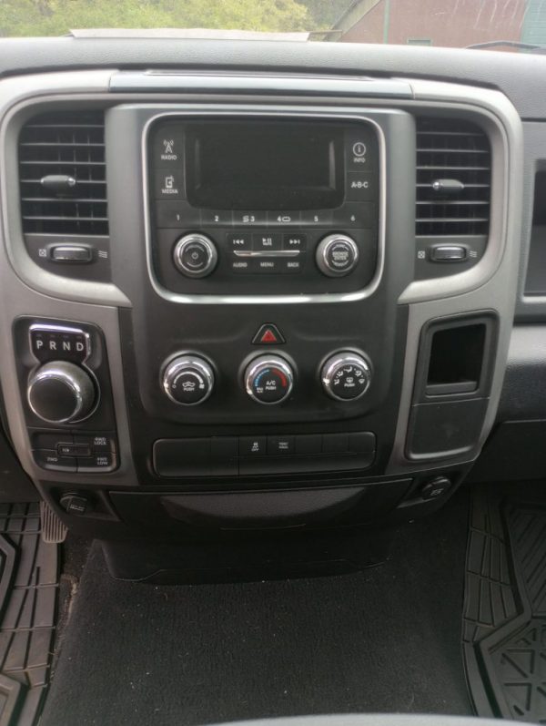 2015 RAM 1500 - Image 9