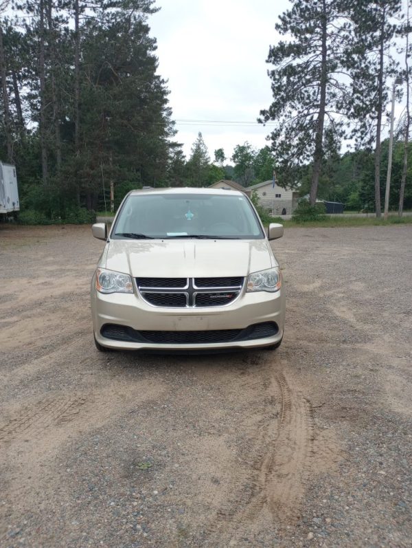 2014 Dodge Grand Caravan SXT - Image 3